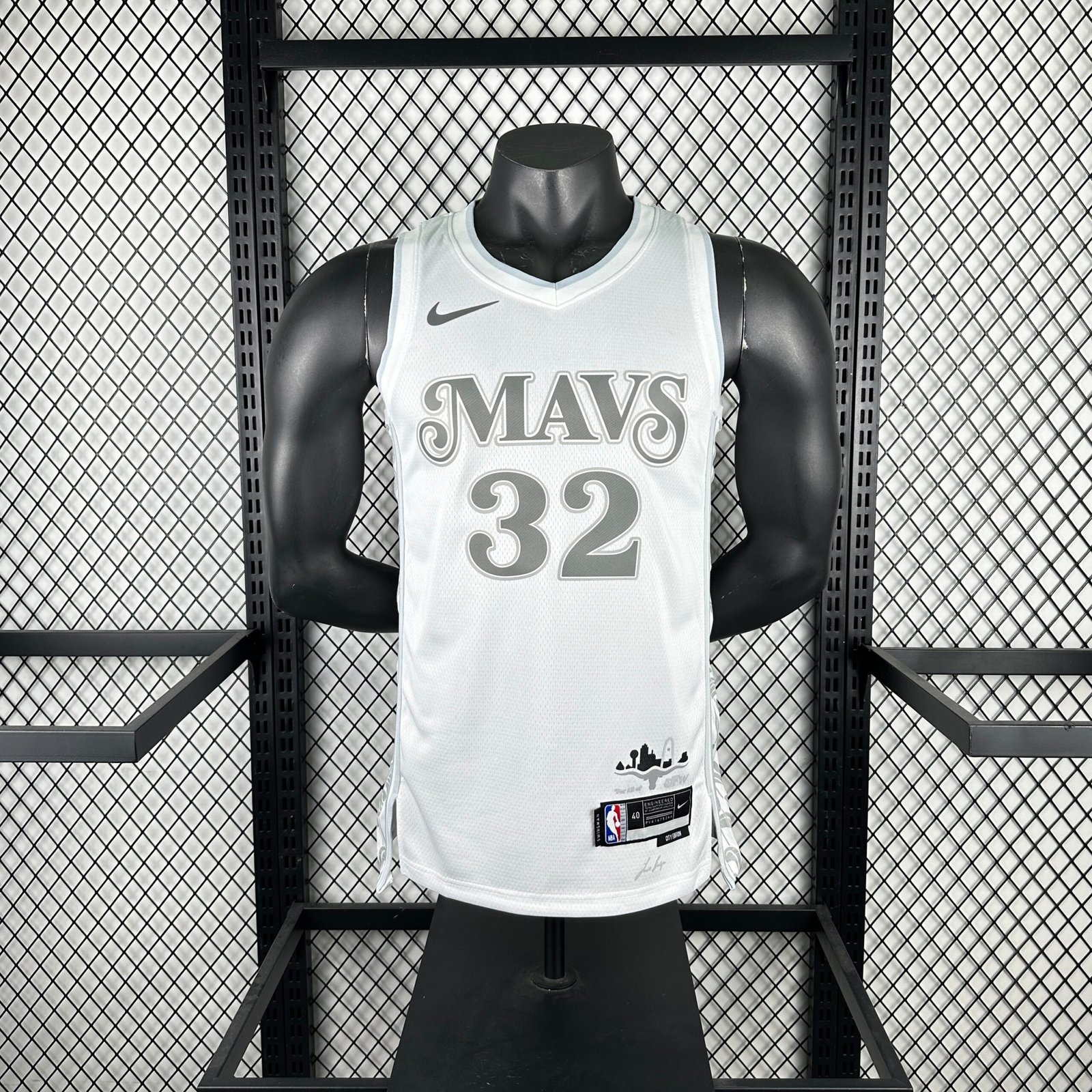 f5a1a2e6 Camiseta Regata NBA Dallas Mavericks 32 Flagg City Edition Branca 2025 Nike - Imagem 1