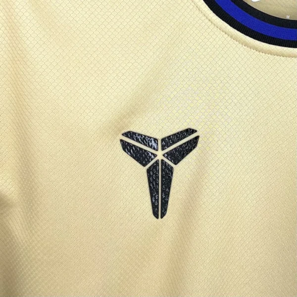Camisa Barcelona Away Versão Torcedor 2025/2026 - Nike Edição Kobe Briant - Bege - Imagem 4