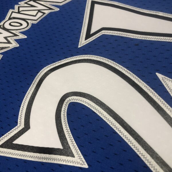 Camiseta Regata NBA Minnesota Timberwolves 21 Kevin Garnett Mitchell & Ness Azul 2003/04 - Imagem 3