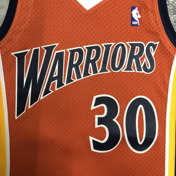 Camiseta Regata NBA Golden State Warriors 30 Stephen Curry Mitchell & Ness Vermelha 2009/10 - Imagem 2