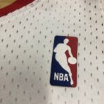 Camiseta Regata NBA Cleveland Cavaliers 23 Lebron James Mitchell & Ness Branca 2003/04 - Imagem 6