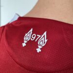 Camisa Liverpool Home Versão Jogador 2025/2026 Vermelha Adidas - Imagem 16