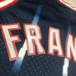 Camiseta Regata NBA Houston Rockets 3 Steve Francis Mitchell & Ness Azul 1999/2000 - Imagem 14