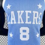 Camiseta Regata NBA Los Angeles Lakers 8 Kobe Bryant Mitchell & Ness Powder Blue Hardwood 2004/05 - Imagem 2