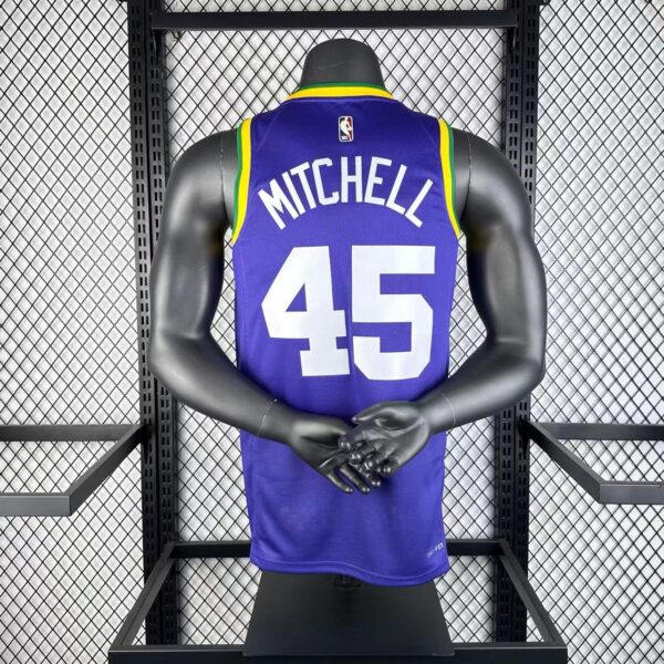 Camiseta Regata NBA Utah Jazz 45 Donovan Mitchell Classic Edition Roxo 2024/25 Nike - Imagem 2