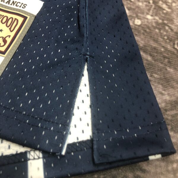 Camiseta Regata NBA Houston Rockets 3 Steve Francis Mitchell & Ness Azul 1999/2000 - Imagem 9