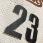 Camiseta Regata NBA Cleveland Cavaliers 23 Lebron James Mitchell & Ness Branca 2003/04 - Imagem 3