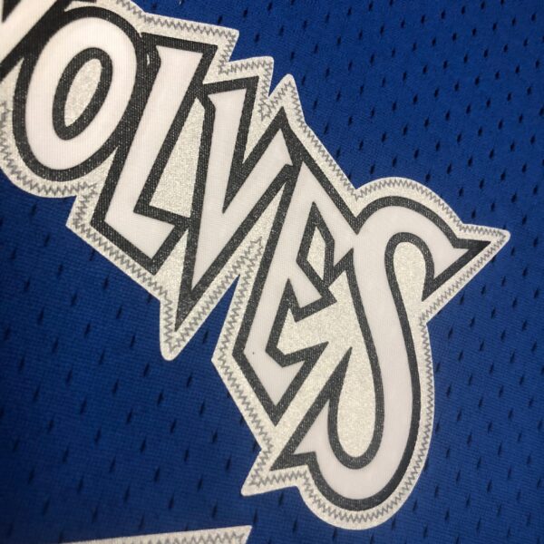 Camiseta Regata NBA Minnesota Timberwolves 21 Kevin Garnett Mitchell & Ness Azul 2003/04 - Imagem 5