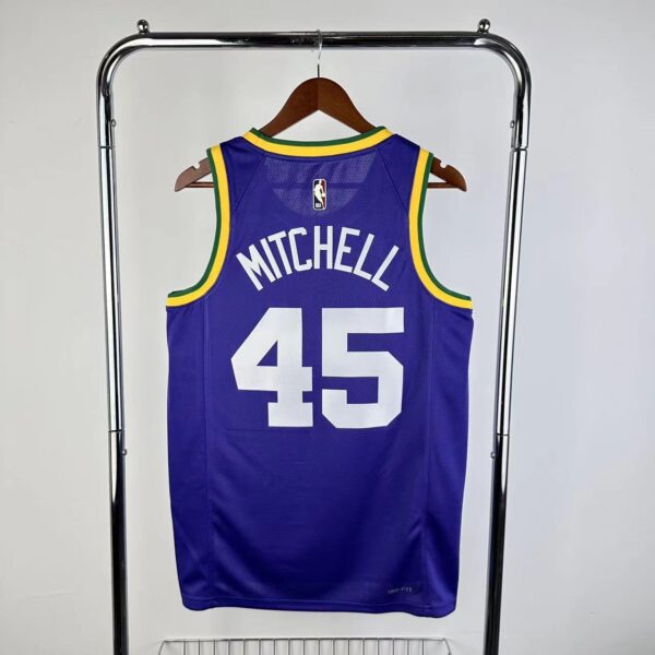 Camiseta Regata NBA Utah Jazz 45 Donovan Mitchell Classic Edition Roxo 2024/25 Nike - Imagem 11