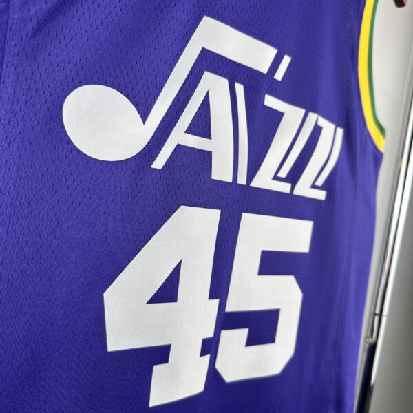 Camiseta Regata NBA Utah Jazz 45 Donovan Mitchell Classic Edition Roxo 2024/25 Nike - Imagem 3