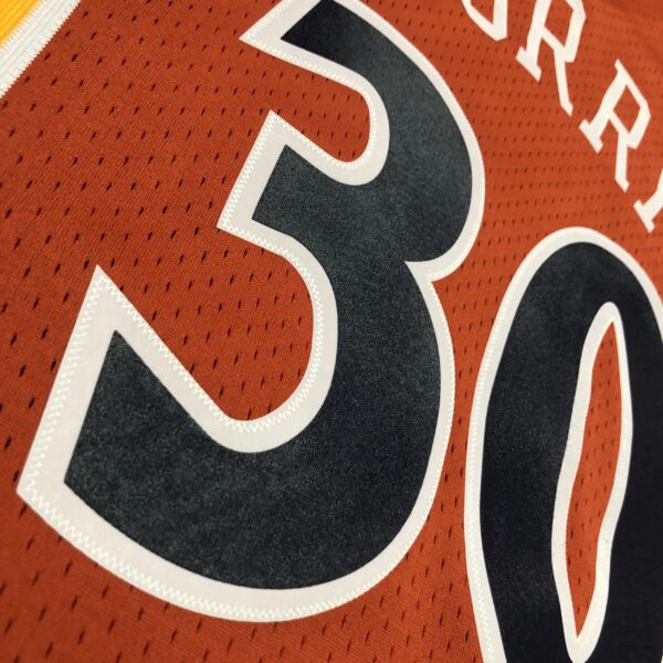 Camiseta Regata NBA Golden State Warriors 30 Stephen Curry Mitchell & Ness Vermelha 2009/10 - Imagem 13