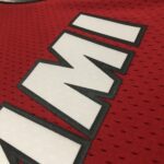 Camiseta Regata NBA Miami Heat Dwyane 3 Wade Mitchell & Ness Vermelha 2005/06 - Imagem 4