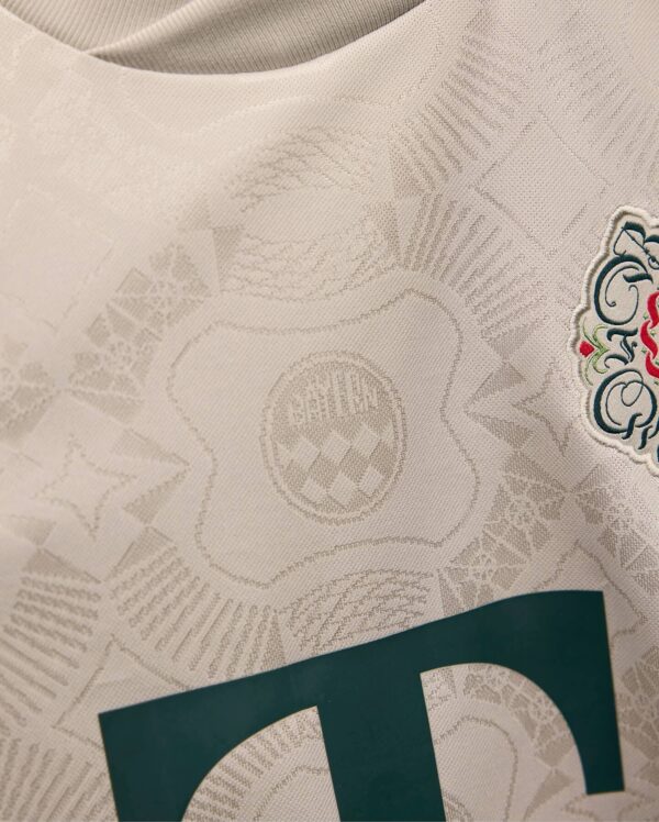 Camisa Bayern Munique Oktoberfest Versão Torcedor 25/2026 Adidas Off-White - Imagem 4