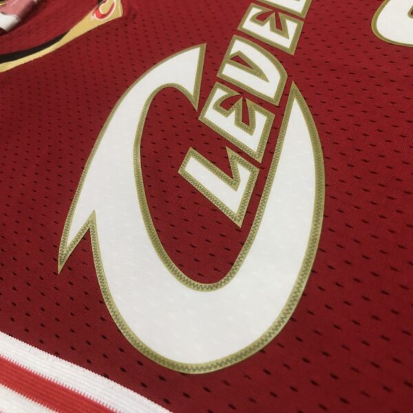 Camiseta Regata NBA Cleveland Cavaliers 23 Lebron James Mitchell & Ness Vermelha 2003/04 - Imagem 4