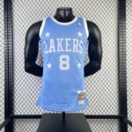 Camiseta Regata NBA Los Angeles Lakers 8 Kobe Bryant Mitchell & Ness Powder Blue Hardwood 2004/05 - Imagem 8