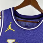 Camiseta Regata NBA Los Angeles Lakers Statement Edition Roxa 2025 Jordan - Imagem 3