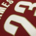 Camiseta Regata NBA Cleveland Cavaliers 23 Lebron James Mitchell & Ness Vermelha 2003/04 - Imagem 15