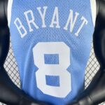 Camiseta Regata NBA Los Angeles Lakers 8 Kobe Bryant Mitchell & Ness Powder Blue Hardwood 2004/05 - Imagem 7
