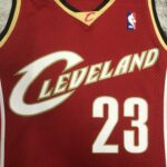 Camiseta Regata NBA Cleveland Cavaliers 23 Lebron James Mitchell & Ness Vermelha 2003/04 - Imagem 2