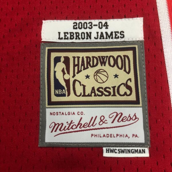 Camiseta Regata NBA Cleveland Cavaliers 23 Lebron James Mitchell & Ness Vermelha 2003/04 - Imagem 11