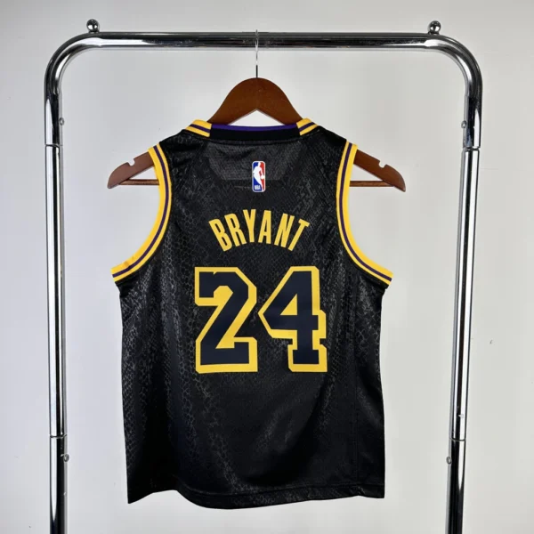 Camiseta Regata Basquete NBA Los Angeles Lakers Preta Mamba Negra - Black Mamba - Edição Especial Nike - Imagem 15