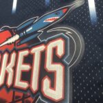 Camiseta Regata NBA Houston Rockets 3 Steve Francis Mitchell & Ness Azul 1999/2000 - Imagem 4