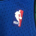 Camiseta Regata NBA Minnesota Timberwolves 21 Kevin Garnett Mitchell & Ness Azul 2003/04 - Imagem 6