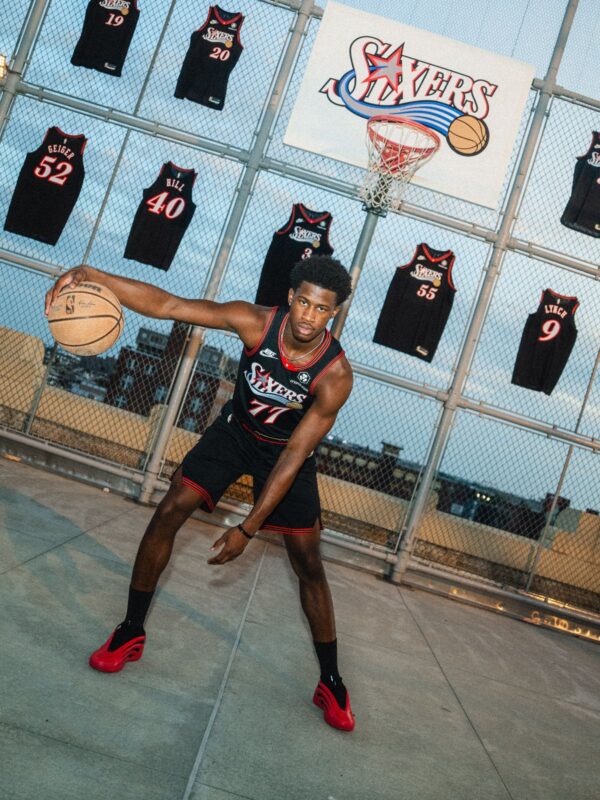 Camiseta Regata Basquete NBA Philadelphia 76ers Sixers Classic Edition Preta 25/2026 Nike - Imagem 3