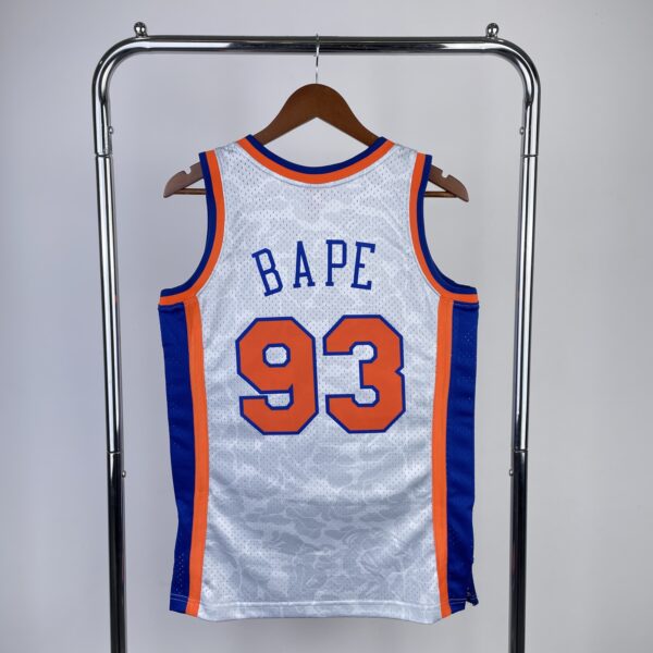 Camiseta Regata NBA New York Knicks BAPE Mitchell & Ness Branca 1998/99 - Imagem 2