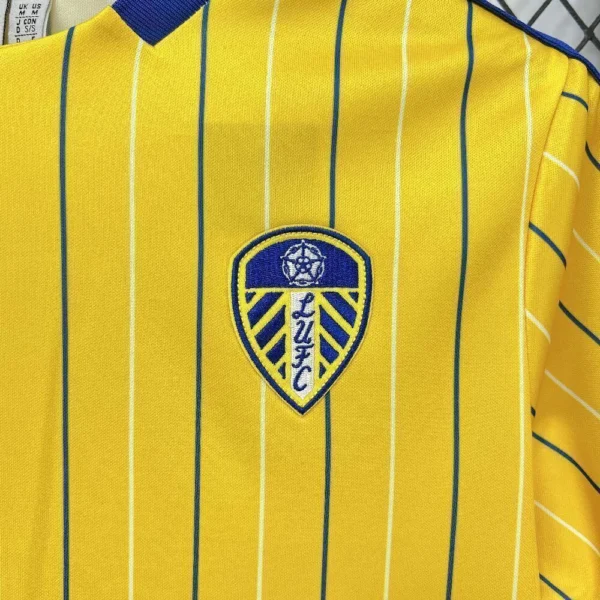 Camisa Leeds United Terrace Icons Unissex 2025 Amarela Adidas - Imagem 3