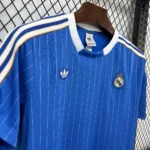 Camisa Real Madrid Terrace Icons Unissex 2025 Azul Adidas - Imagem 3