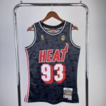 Camiseta Regata NBA Miami Heat BAPE Mitchell & Ness Preta 1993
