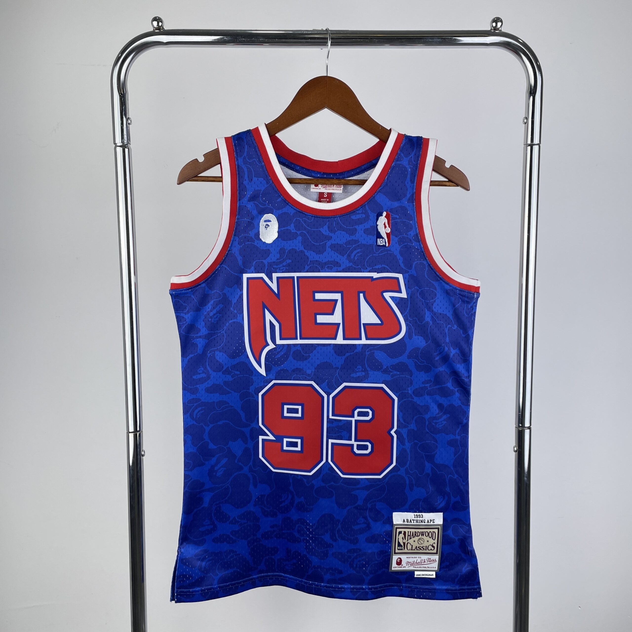 8d1de488 Camiseta Regata NBA Brooklyn Nets BAPE Mitchell & Ness Azul 1993 - Imagem 1