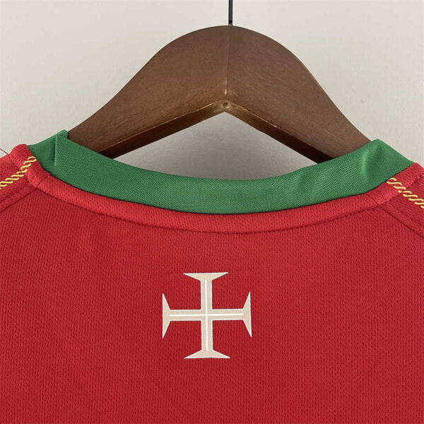 Camisa Retrô Clássica Seleção Portugal Home 2006 Vermelha Nike - Imagem 5