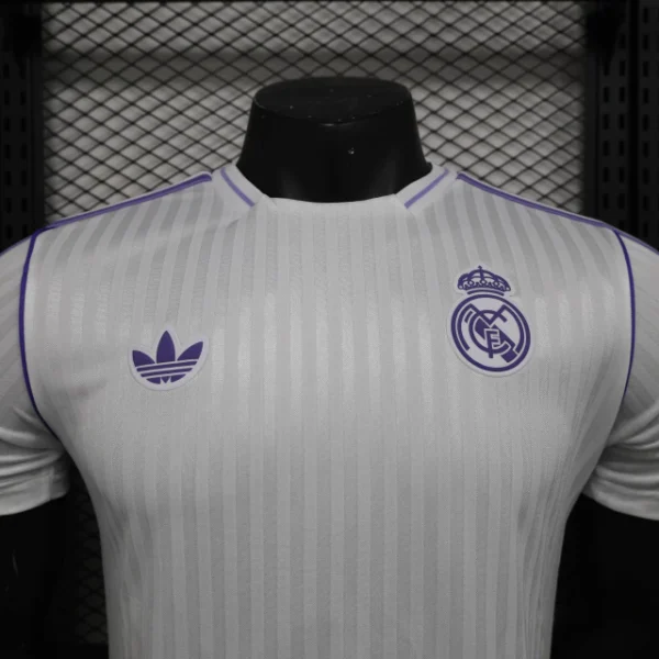 Camisa Real Madrid Terrace Icons Unissex 2025 Branca Adidas - Imagem 2