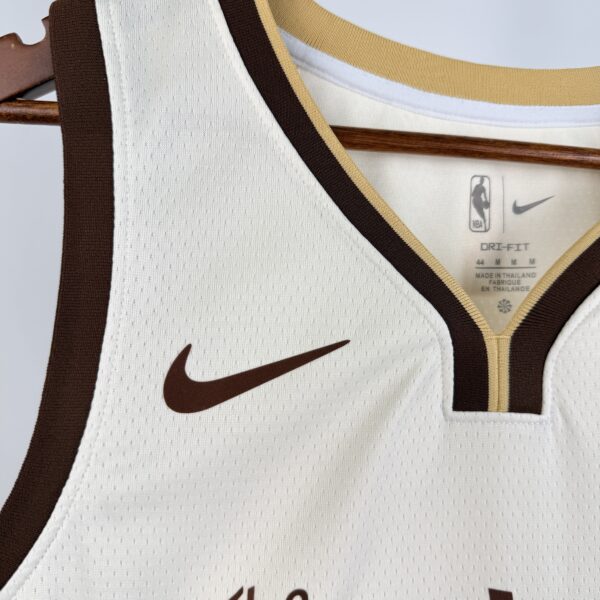Camiseta Regata NBA Golden State Warriors Curry 30 City Edition Bege 2025/26 Nike - Imagem 3