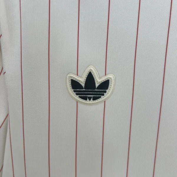 Camisa Benfica Terrace Icons Unissex 2025 Bege Adidas - Imagem 3