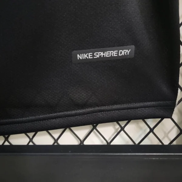 Camisa Retrô Clássica Seleção Portugal Away 2006 Preta Nike - Imagem 4