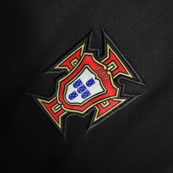 Camisa Retrô Clássica Seleção Portugal Away 2006 Preta Nike - Imagem 3