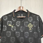 Camisa Seleção Portugal - Edição Especial - Pantera Negra - Eusébio - Versão Torcedor - Copa do Mundo 2026 Preta Puma - Imagem 2