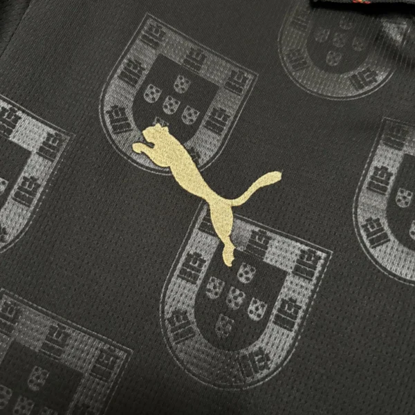 Camisa Seleção Portugal - Edição Especial - Pantera Negra - Eusébio - Versão Torcedor - Copa do Mundo 2026 Preta Puma - Imagem 4