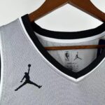 Camiseta Regata Basquete NBA San Antonio Spurs Statemant Edition 2025/26 Cinza Jordan - Imagem 2