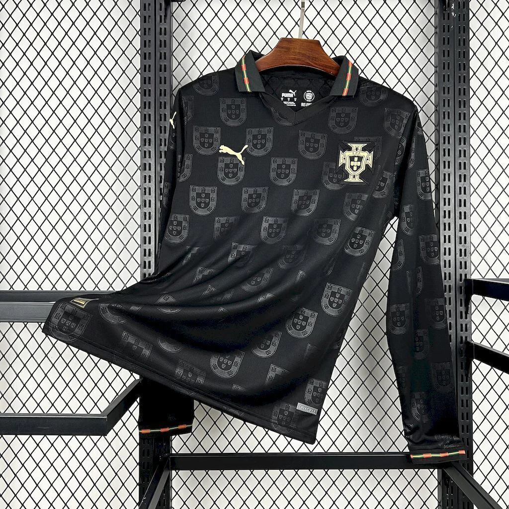 2025112913582230-adcb407404fc72aa8817647030425473-1024-1024 Camisa Seleção Portugal - Edição Especial - Pantera Negra - Eusébio - Manga Longa - Versão Torcedor - Copa do Mundo 2026 Preta Puma - Imagem 1