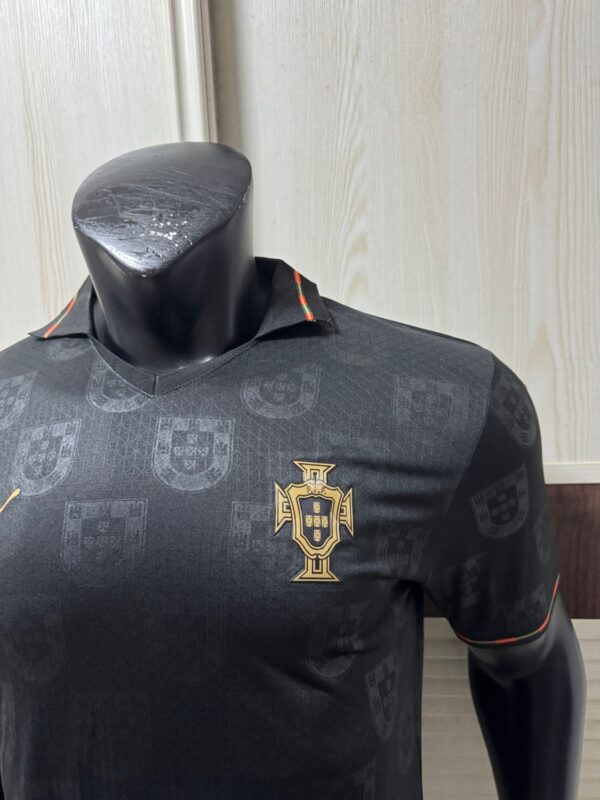 Camisa Seleção Portugal - Edição Especial - Pantera Negra - Eusébio - Versão Jogador - Copa do Mundo 2026 Preta Puma - Imagem 15