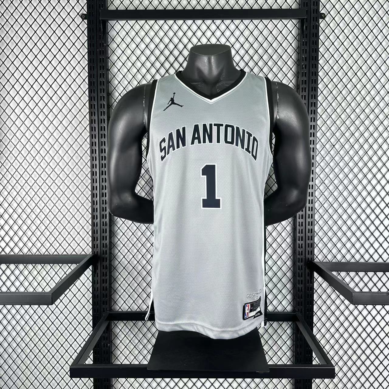67e0dc27 Camiseta Regata Basquete NBA San Antonio Spurs Statemant Edition 2025/26 Cinza Jordan - Imagem 1