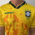 Camisa Retrô Clássica Seleção Brasileira Brasil – Veludo - Umbro – Amarela – 1994 - Imagem 2