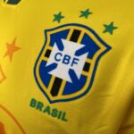 Camisa Retrô Clássica Seleção Brasileira Brasil – Veludo - Umbro – Amarela – 1994 - Imagem 9