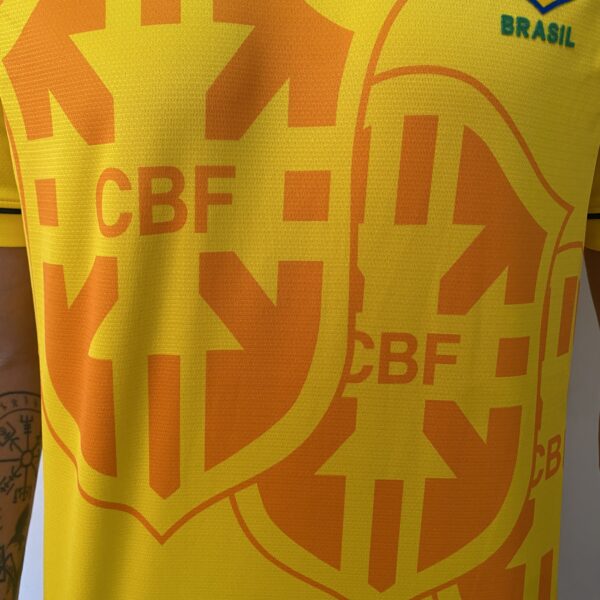 Camisa Retrô Clássica Seleção Brasileira Brasil – Veludo - Umbro – Amarela – 1994 - Imagem 6