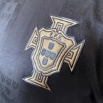 Camisa Seleção Portugal - Edição Especial - Pantera Negra - Eusébio - Manga Longa - Versão Jogador - Copa do Mundo 2026 Preta Puma - Imagem 4