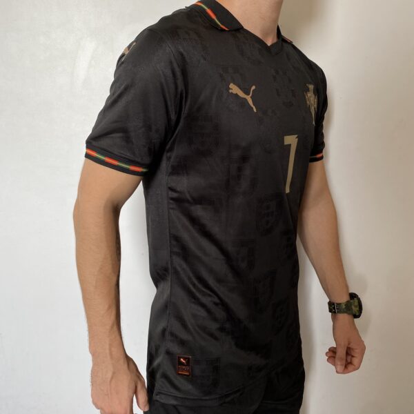 Camisa Seleção Portugal - Edição Especial - Pantera Negra - Eusébio - Versão Jogador - Copa do Mundo 2026 Preta Puma - Imagem 9
